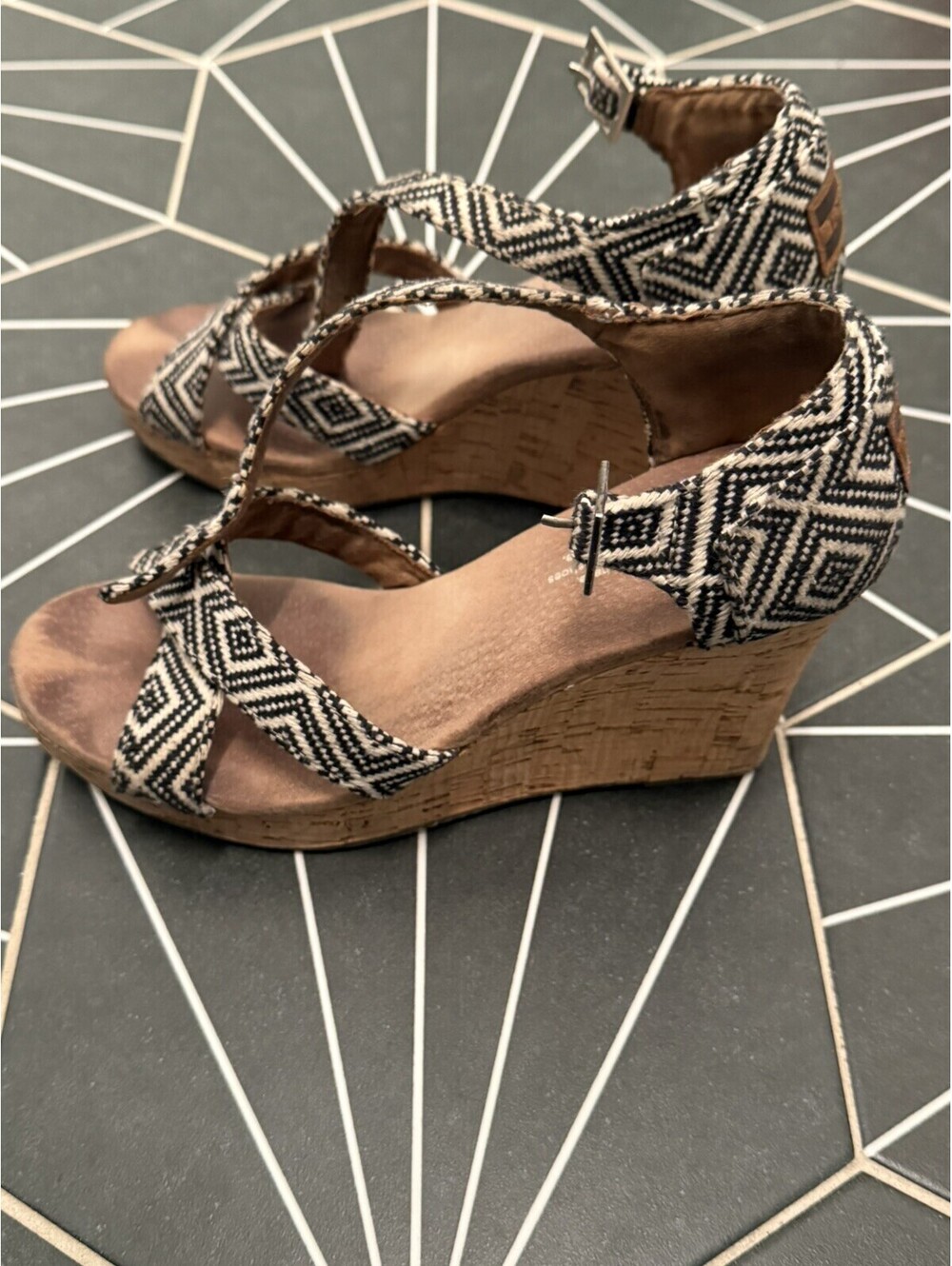 Toms Womens Cork Wedge Strappy SZ 8 Super Cute